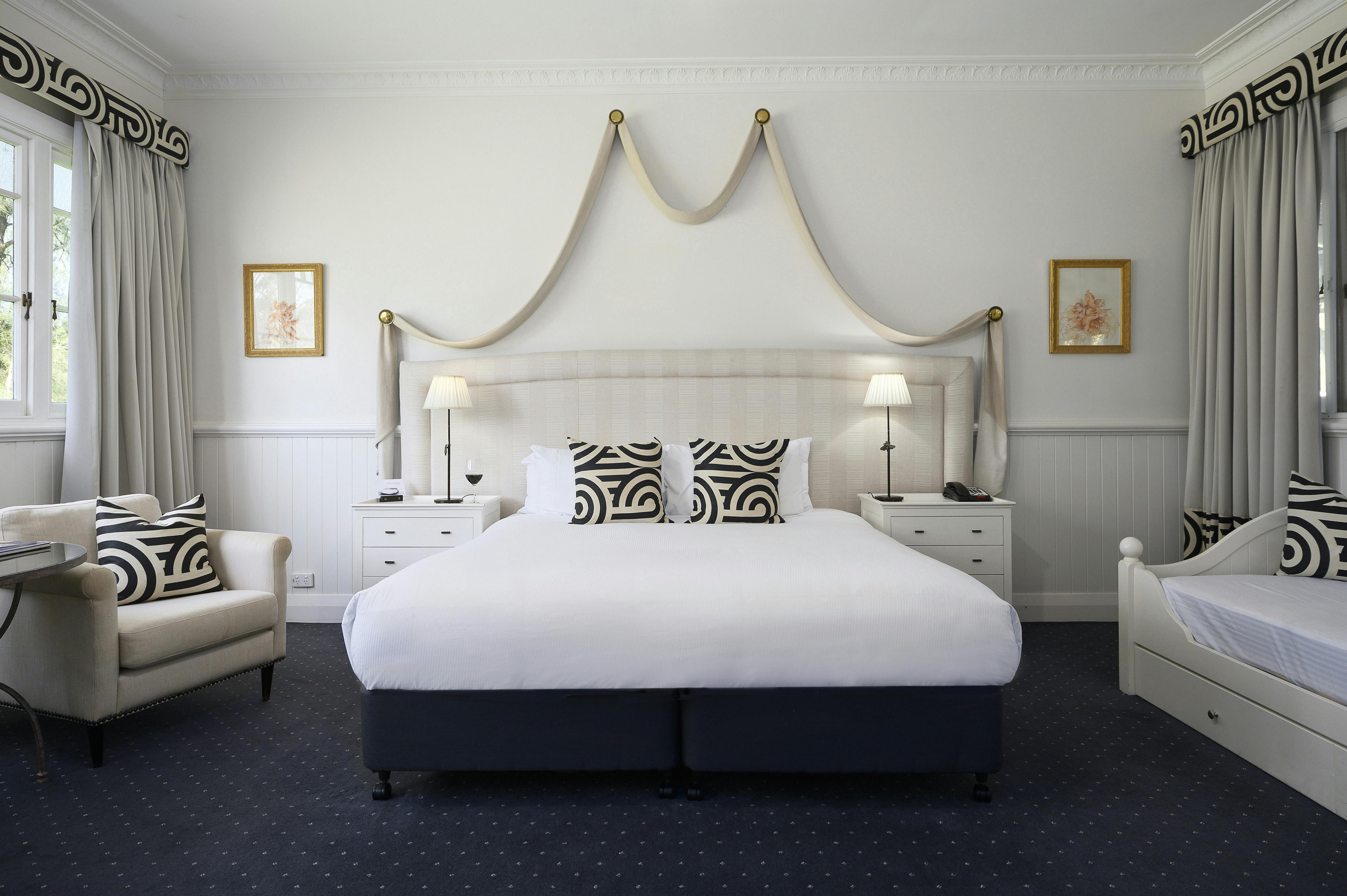 Deluxe Room Bed 807